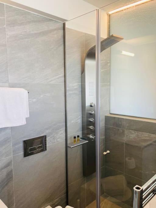 Luxury Maisonette With Shared Pool Atene Esterno foto